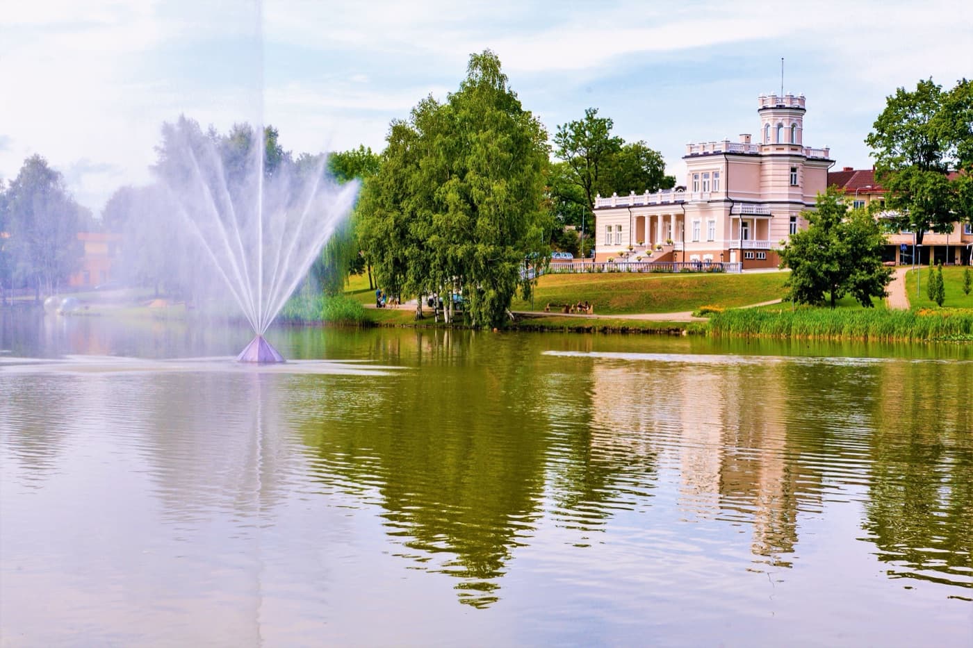 Pine forests, mineral springs and therapeutic spa parks along the Nemunas River in Druskininkai
