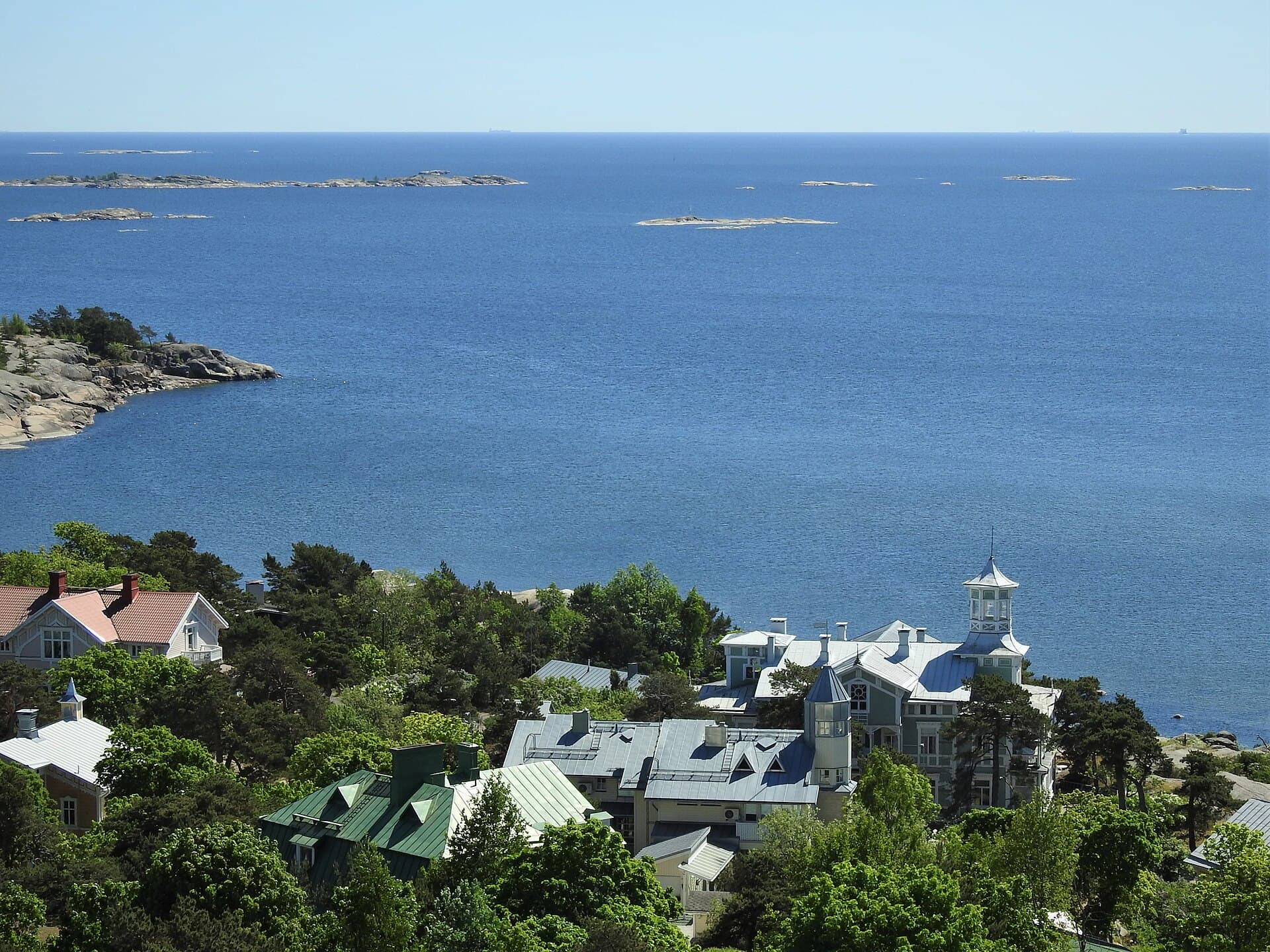 Historic 19th-century wooden lace spa villas along the sandy sea beach in Hanko