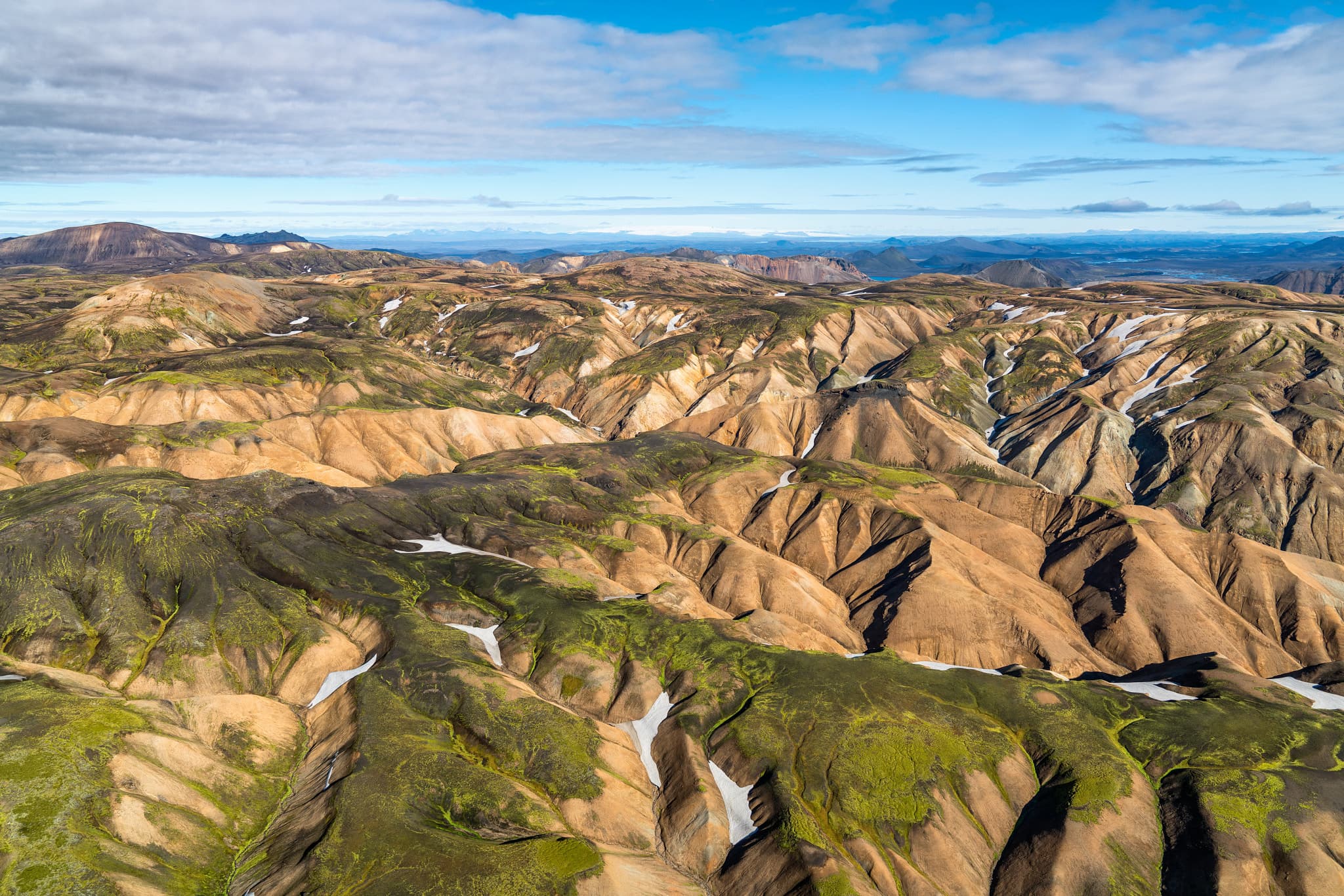 Colourful volcanic rhyolite mountains and hiking trails at Landmannalaugar in the Icelandic Highlands