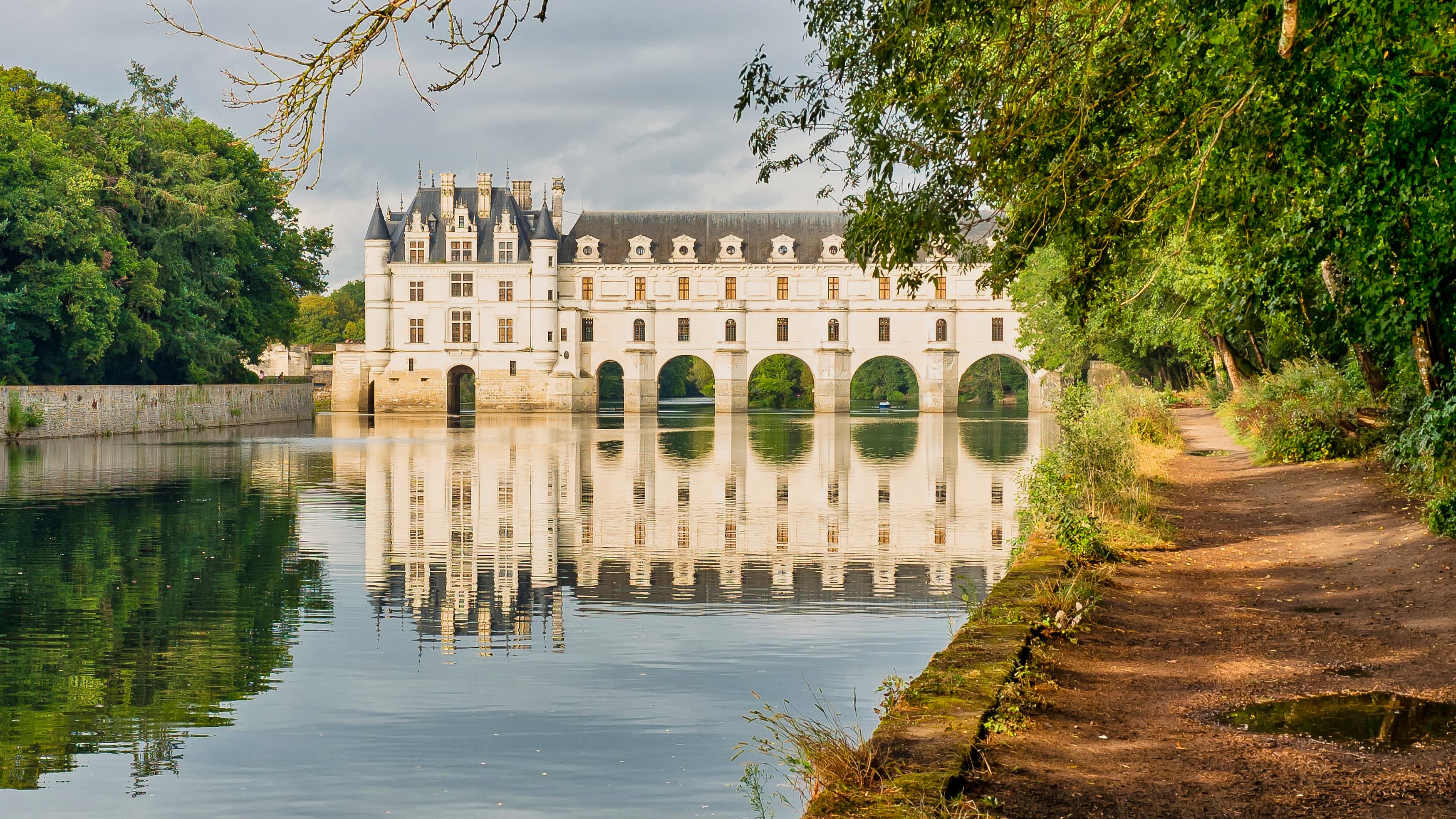 Château de Chenonceau arching gracefully over the Cher river in the Loire Valley