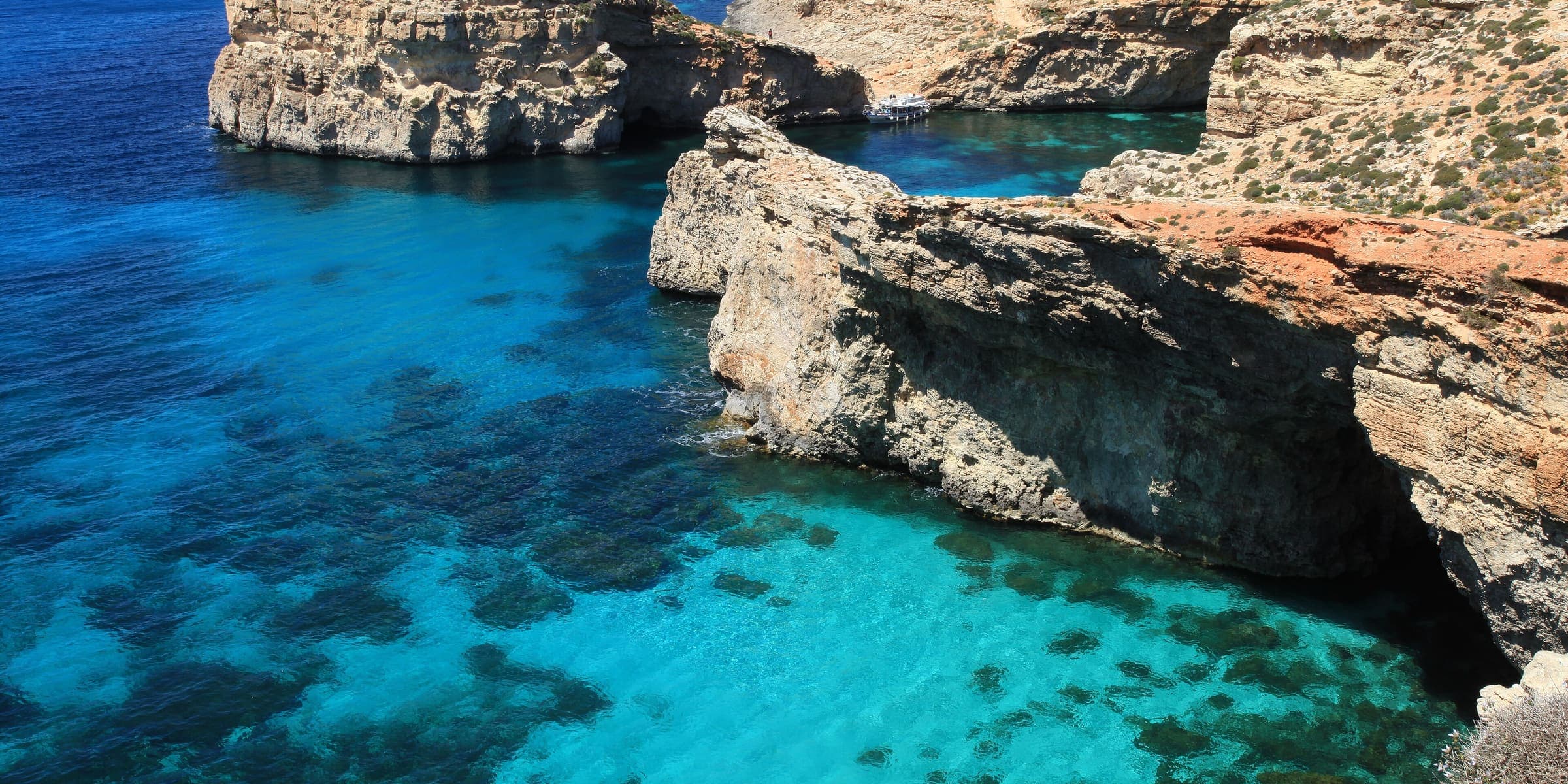 The turquoise water of the Blue Lagoon between Comino and Cominotto