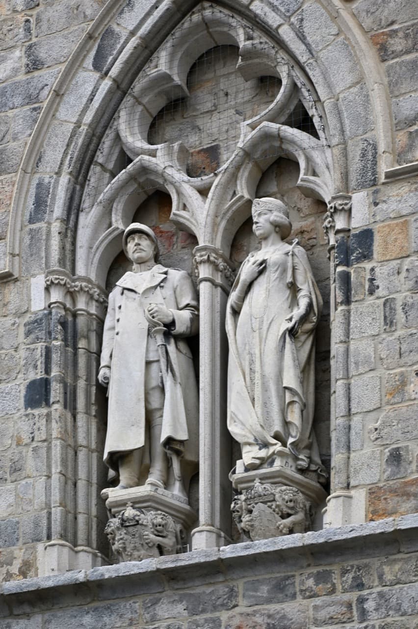 The soaring Gothic Cloth Hall (Lakenhalle) overlooking the Grote Markt in Ypres