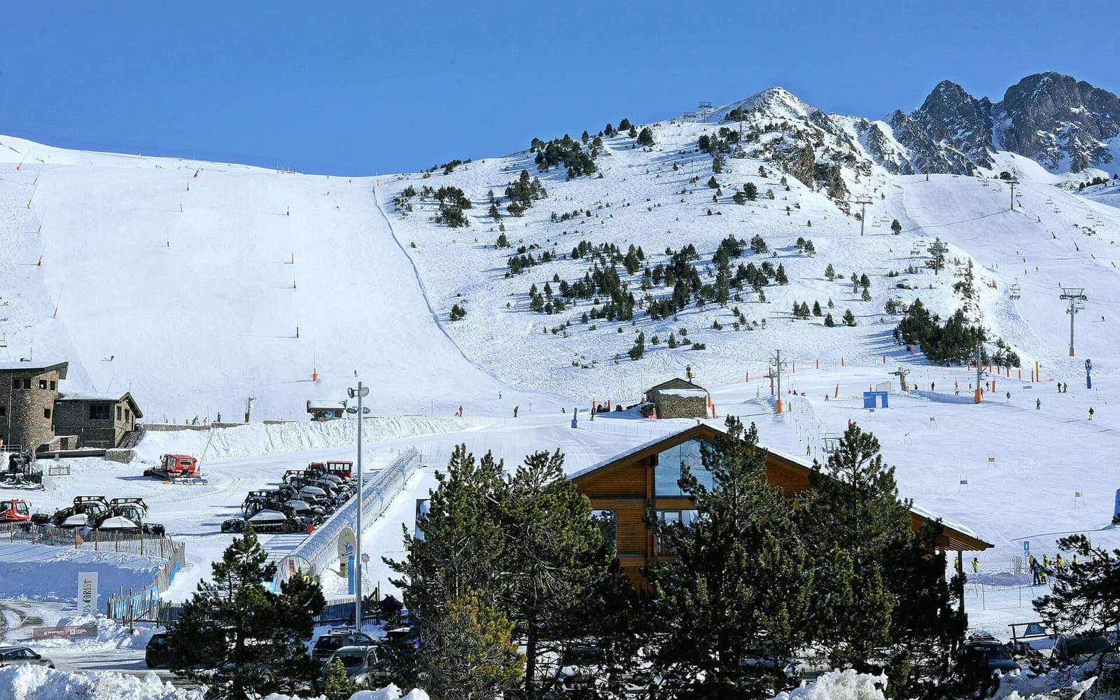 Snowy slopes and lifts at Grau Roig in the Grandvalira ski area