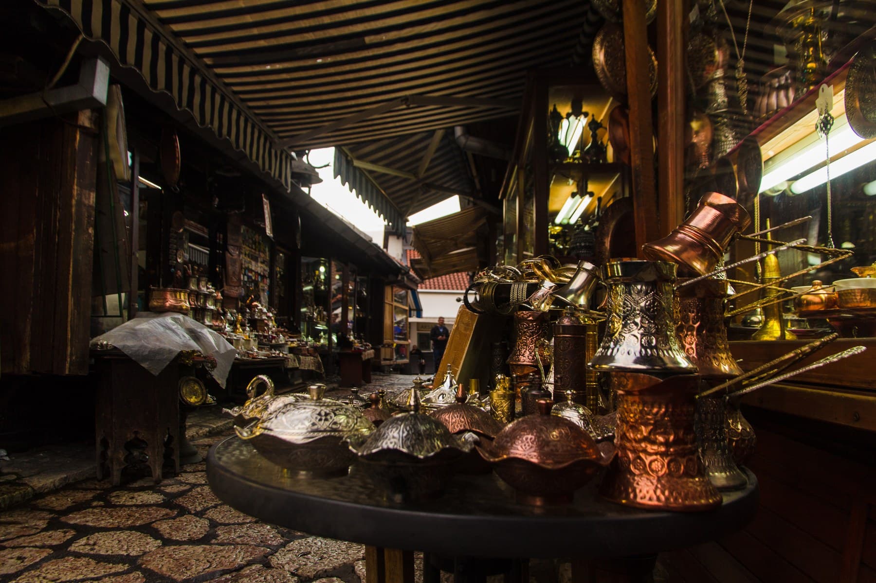 Copper coffee pot džezva, fildžan cup and Turkish delight served on an engraved brass tray in Baščaršija