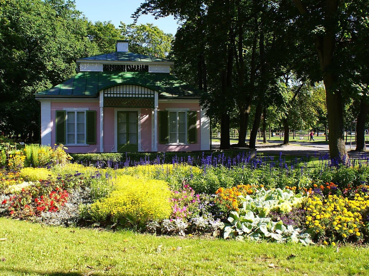 Pavilion and flower beds in Tallinn's Kadriorg park