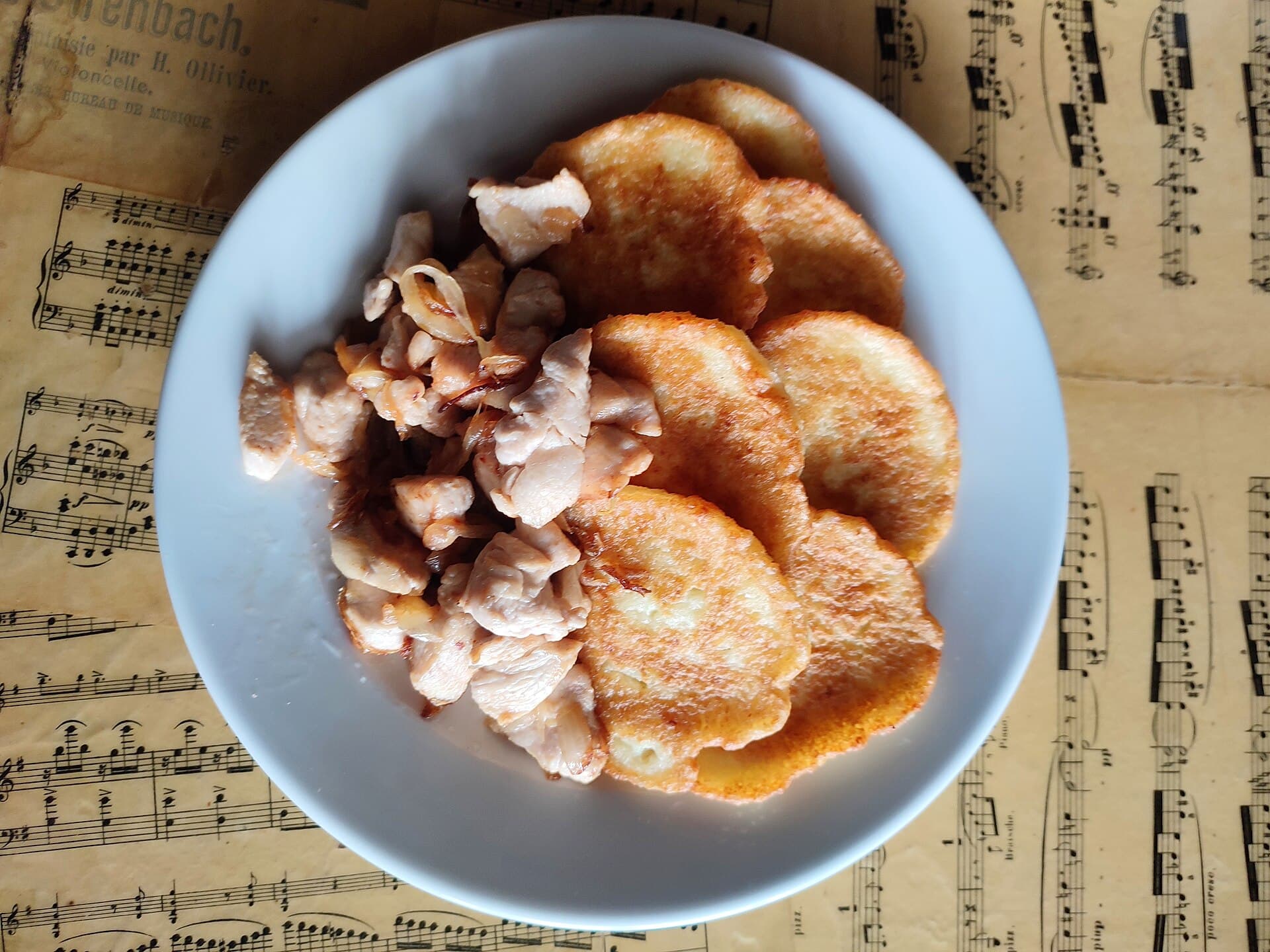 Crisp Belarusian draniki potato pancakes